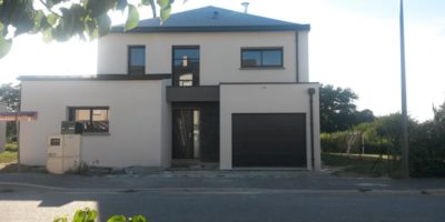 Construction d'une maison moderne quatre pans à Châteaubourg